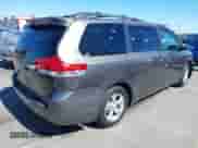 2012 Toyota Sienna LE с VIN 5TDKK3DCXCS261372, выставлен на аукционе IAAI как лот 43465941 с пробегом 89 026 миль миль и . История ставок и продаж доступна на DreamBid. Изображение 4.