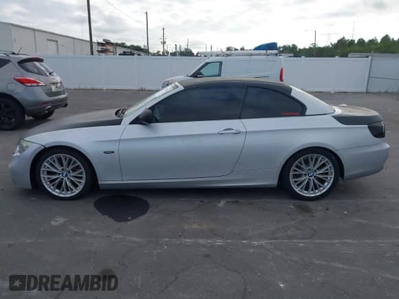 2011 BMW 3 Series 335i с VIN WBADX7C58BE581554, выставлен на аукционе IAAI как лот 43573834 с пробегом Не указан миль и . История ставок и продаж доступна на DreamBid. Изображение 14.