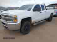2016 Chevrolet Silverado 2500HD Work Truck z VIN 1GC2KUE84GZ265163, wystawiony jako IAAI lot #42796264 z przebiegiem 239 706 mil mil oraz . Historia ofert i sprzedaży dostępna na DreamBid. Obrazek 15.
