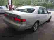 2001 Toyota Camry LE z VIN 4T1BF22K51U958185, wystawiony jako IAAI lot #42913557 z przebiegiem 141 066 mil mil oraz . Historia ofert i sprzedaży dostępna na DreamBid. Obrazek 4.