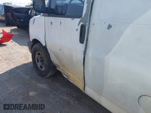 2007 Chevrolet Express Cargo z VIN 1GCFG15X971128422, wystawiony jako IAAI lot #42600669 z przebiegiem Nie podano mil oraz . Historia ofert i sprzedaży dostępna na DreamBid. Obrazek 6.