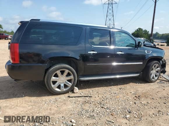 2008 Cadillac Escalade ESV with VIN 1GYFK66868R115756, listed as a Copart auction lot 71609515 with 215,304 mi miles and Salvage title. Bid and sale history available at DreamBid. Image 3.