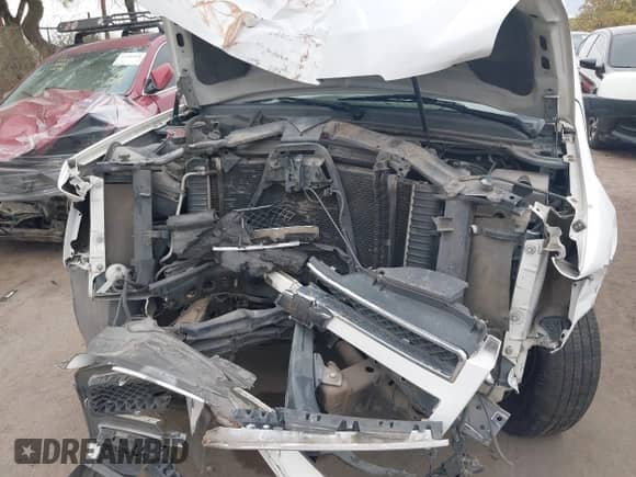 2009 Chevrolet Suburban 1LT z VIN 1GNFC260X9J108211, wystawiony jako IAAI lot #42237663 z przebiegiem Nie podano mil oraz . Historia ofert i sprzedaży dostępna na DreamBid. Obrazek 10.