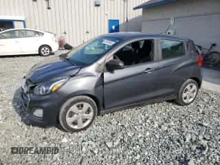 2020 Chevrolet Spark LS z VIN KL8CB6SA0LC400264, wystawiony jako Copart lot #83825945 z przebiegiem 91 095 mil mil oraz Szkoda całkowita • Salvage title. Historia ofert i sprzedaży dostępna na DreamBid. Obrazek 1.