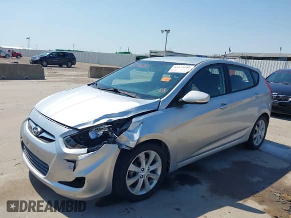 2013 Hyundai Accent SE с VIN KMHCU5AE9DU120169, выставлен на аукционе IAAI как лот 43174281 с пробегом 131 923 миль миль и . История ставок и продаж доступна на DreamBid. Изображение 2.