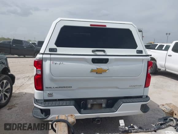 2022 Chevrolet Silverado 1500 Custom z VIN 3GCPWBEK3NG157320, wystawiony jako IAAI lot #42612177 z przebiegiem 135 668 mil mil oraz . Historia ofert i sprzedaży dostępna na DreamBid. Obrazek 16.