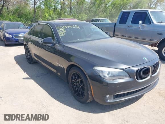 2010 BMW 7 Series 750i xDrive z VIN WBAKC6C59AC393357, wystawiony jako IAAI lot #42139412 z przebiegiem 103 067 mil mil oraz . Historia ofert i sprzedaży dostępna na DreamBid. Obrazek 1.