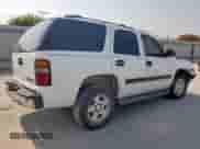 2004 Chevrolet Tahoe LS z VIN 1GNEC13V64R174187, wystawiony jako Copart lot #81598935 z przebiegiem Nie podano mil oraz Szkoda całkowita • Salvage title. Historia ofert i sprzedaży dostępna na DreamBid. Obrazek 3.