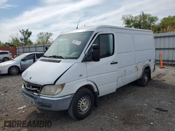 2006 Dodge Sprinter with VIN WD0PD644465968897, listed as a Copart auction lot 55505335 with 268,858 mi miles and Salvage title. Bid and sale history available at DreamBid. Image 1.
