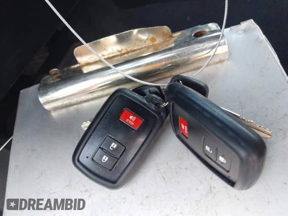 2016 Toyota Tacoma Limited with VIN 5TFGZ5AN8GX004732, listed as a IAAI auction lot 43331071 with 207,906 mi miles and . Bid and sale history available at DreamBid. Image 11.