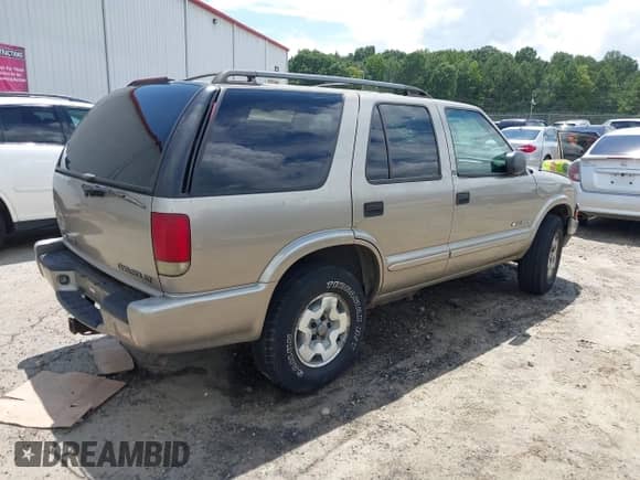 2002 Chevrolet Blazer LS z VIN 1GNDT13W92K219018, wystawiony jako IAAI lot #42967417 z przebiegiem 162 926 mil mil oraz . Historia ofert i sprzedaży dostępna na DreamBid. Obrazek 4.