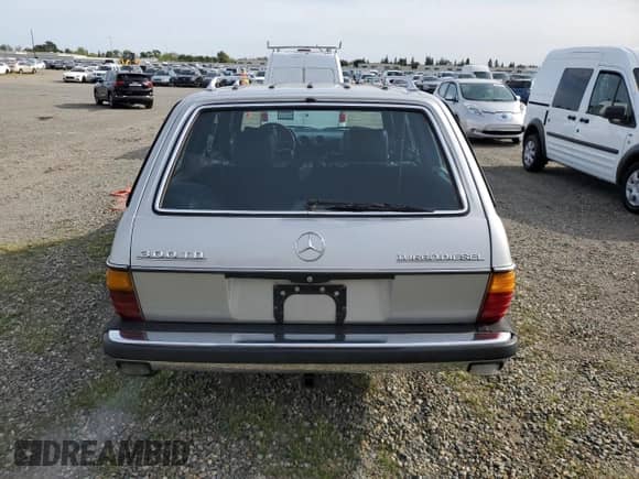 1985 Mercedes-Benz 300 с VIN WDBAB93C5FF030673, выставлен на аукционе Copart как лот 52360325 с пробегом 171 214 миль миль и Чистый • Clean title. История ставок и продаж доступна на DreamBid. Изображение 6.