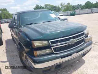 2006 Chevrolet Silverado 1500 LT1 z VIN 2GCEC13Z461331982, wystawiony jako IAAI lot #43075869 z przebiegiem 260 912 mil mil oraz . Historia ofert i sprzedaży dostępna na DreamBid. Obrazek 1.