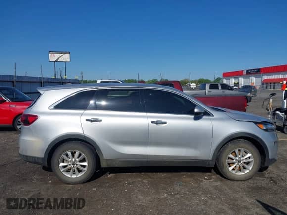 2020 Kia Sorento LX с VIN 5XYPG4A34LG647008, выставлен на аукционе IAAI как лот 41938773 с пробегом 98 917 миль миль и . История ставок и продаж доступна на DreamBid. Изображение 13.