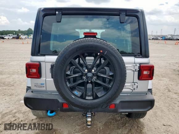 2023 Jeep Wrangler Sahara с VIN 1C4JJXP67PW608366, выставлен на аукционе Copart как лот 69973165 с пробегом 2 876 миль миль и На запчасти • Non repairable. История ставок и продаж доступна на DreamBid. Изображение 6.