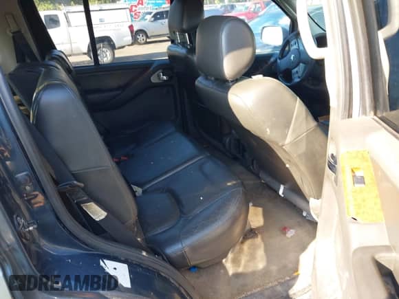 2005 Nissan Pathfinder SE z VIN 5N1AR18W45C725515, wystawiony jako IAAI lot #42903399 z przebiegiem Nie podano mil oraz . Historia ofert i sprzedaży dostępna na DreamBid. Obrazek 8.