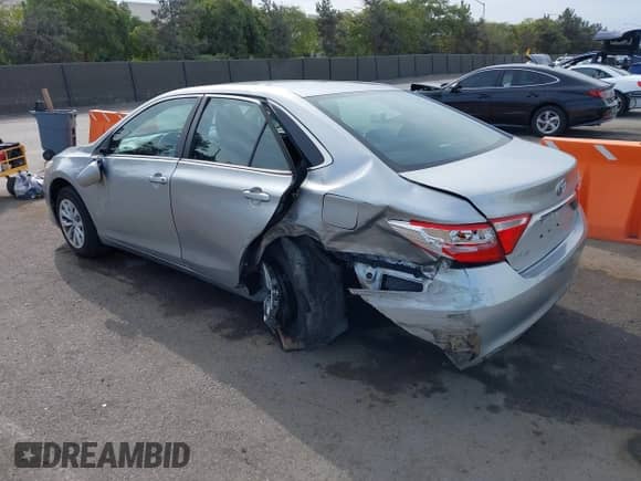 2015 Toyota Camry LE z VIN 4T4BF1FK3FR486571, wystawiony jako IAAI lot #43231806 z przebiegiem 56 105 mil mil oraz . Historia ofert i sprzedaży dostępna na DreamBid. Obrazek 3.