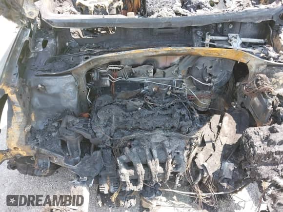 2014 Hyundai Santa Fe z VIN 5XYZTDLB8EG167775, wystawiony jako IAAI lot #42927978 z przebiegiem Nie podano mil oraz . Historia ofert i sprzedaży dostępna na DreamBid. Obrazek 10.