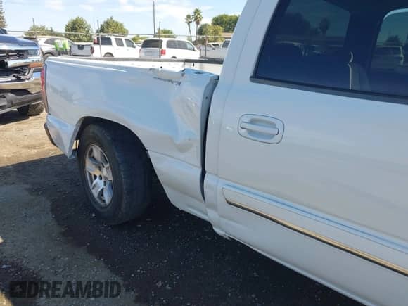 2005 Chevrolet Silverado 1500 LS с VIN 2GCEC13T651381079, выставлен на аукционе IAAI как лот 42843209 с пробегом 167 151 миль миль и . История ставок и продаж доступна на DreamBid. Изображение 6.