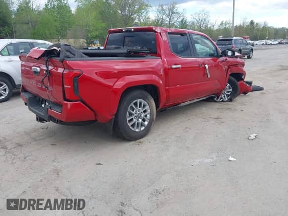 2025 Toyota Tacoma SR z VIN 3TYLB5JN9ST069238, wystawiony jako IAAI lot #42211504 z przebiegiem 1 174 mil mil oraz . Historia ofert i sprzedaży dostępna na DreamBid. Obrazek 4.