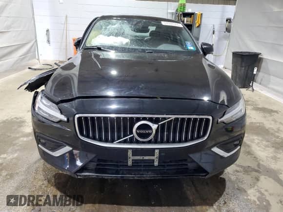 2022 Volvo S60 Inscription z VIN 7JRL12TL1NG153823, wystawiony jako Copart lot #69588365 z przebiegiem 70 620 mil mil oraz Szkoda całkowita • Salvage title. Historia ofert i sprzedaży dostępna na DreamBid. Obrazek 5.