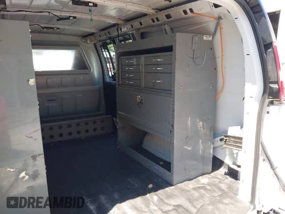 2019 Chevrolet Express Cargo с VIN 1GCWGAFG1K1195734, выставлен на аукционе IAAI как лот 43028382 с пробегом 74 555 миль миль и . История ставок и продаж доступна на DreamBid. Изображение 20.