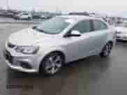 2018 Chevrolet Sonic Premier z VIN 1G1JF5SB1J4131519, wystawiony jako IAAI lot #41532569 z przebiegiem 125 270 mil mil oraz . Historia ofert i sprzedaży dostępna na DreamBid. Obrazek 2.