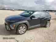 2025 Hyundai Kona SE с VIN KM8HA3AB3SU274026, выставлен на аукционе Copart как лот 66266175 с пробегом 10 424 миль миль и Списание • Salvage title. История ставок и продаж доступна на DreamBid. Изображение 1.
