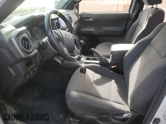 2016 Toyota Tacoma SR z VIN 5TFCZ5AN0GX014136, wystawiony jako Copart lot #85881705 z przebiegiem 166 042 mil mil oraz Czysty tytuł • Clean title. Historia ofert i sprzedaży dostępna na DreamBid. Obrazek 7.