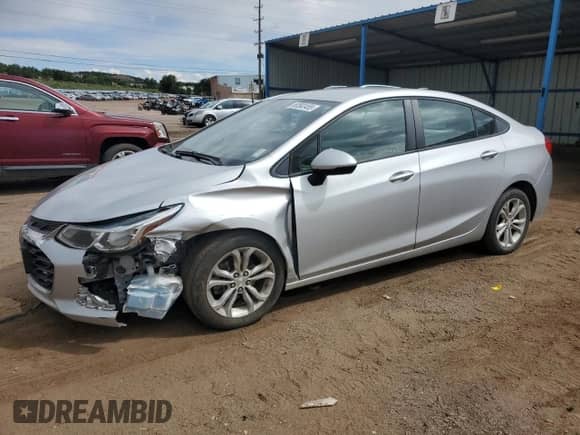 2019 Chevrolet Cruze LS с VIN 1G1BC5SM8K7137302, выставлен на аукционе Copart как лот 80582455 с пробегом 111 322 миль миль и Списание • Salvage title. История ставок и продаж доступна на DreamBid. Изображение 1.