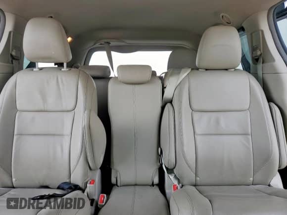 2015 Toyota Sienna XLE z VIN 5TDYK3DC1FS549649, wystawiony jako Copart lot #70762555 z przebiegiem 106 883 mil mil oraz Szkoda całkowita • Salvage title. Historia ofert i sprzedaży dostępna na DreamBid. Obrazek 10.