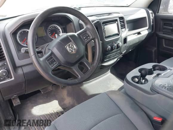 2013 Ram 1500 Express z VIN 1C6RR7FT4DS556093, wystawiony jako IAAI lot #40337176 z przebiegiem 134 847 mil mil oraz . Historia ofert i sprzedaży dostępna na DreamBid. Obrazek 18.