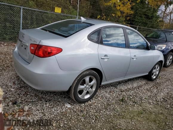2010 Hyundai Elantra GLS с VIN KMHDU4AD1AU980553, выставлен на аукционе Copart как лот 82676205 с пробегом 48 161 миль миль и Списание • Salvage title. История ставок и продаж доступна на DreamBid. Изображение 3.