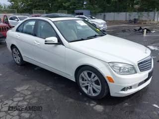 2011 Mercedes-Benz C 300 Sport z VIN WDDGF8BB5BR162625, wystawiony jako IAAI lot #43158084 z przebiegiem 109 454 mil mil oraz . Historia ofert i sprzedaży dostępna na DreamBid. Obrazek 1.