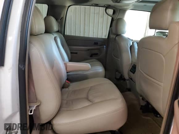 2005 Chevrolet Suburban Z71 with VIN 3GNFK16Z05G223102, listed as a Copart auction lot 81862155 with 261,304 mi miles and Salvage title. Bid and sale history available at DreamBid. Image 11.
