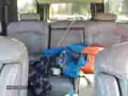 2001 Chevrolet Suburban LT z VIN 3GNFK16T11G189080, wystawiony jako Copart lot #69285174 z przebiegiem 276 069 mil mil oraz Czysty tytuł • Clean title. Historia ofert i sprzedaży dostępna na DreamBid. Obrazek 10.