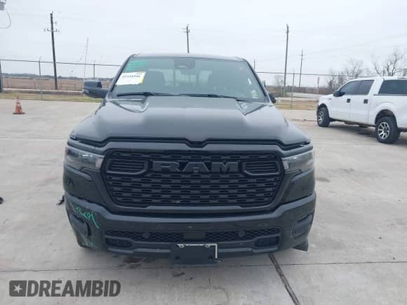 2025 Ram 1500 Big Horn z VIN 1C6RREFP3SN634401, wystawiony jako IAAI lot #41434346 z przebiegiem 4 226 mil mil oraz . Historia ofert i sprzedaży dostępna na DreamBid. Obrazek 12.