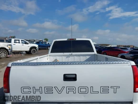 1997 Chevrolet Silverado 2500 with VIN 1GCGC24R1VZ174933, listed as a IAAI auction lot 42198722 with 231,645 mi miles and . Bid and sale history available at DreamBid. Image 8.