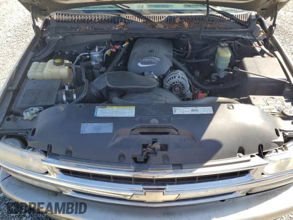 2001 Chevrolet Suburban LT z VIN 3GNFK16T11G189080, wystawiony jako Copart lot #69285174 z przebiegiem 276 069 mil mil oraz Czysty tytuł • Clean title. Historia ofert i sprzedaży dostępna na DreamBid. Obrazek 13.