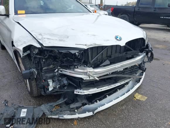 2023 BMW 5 Series 540i xDrive z VIN WBA73BJ09PWY17343, wystawiony jako IAAI lot #40755365 z przebiegiem 10 251 mil mil oraz . Historia ofert i sprzedaży dostępna na DreamBid. Obrazek 6.