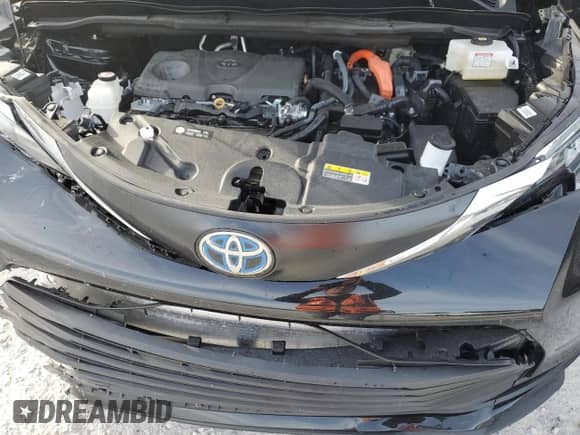 2024 Toyota Sienna LE with VIN 5TDKSKFC8RS127492, listed as a Copart auction lot 81930595 with 15,761 mi miles and Non repairable. Bid and sale history available at DreamBid. Image 12.