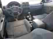 2004 Nissan Frontier XE z VIN 1N6ED29X14C435973, wystawiony jako Copart lot #82574885 z przebiegiem 170 442 mil mil oraz Czysty tytuł • Clean title. Historia ofert i sprzedaży dostępna na DreamBid. Obrazek 8.