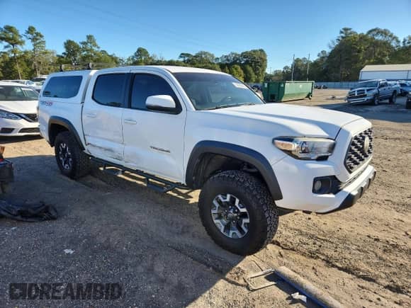 2020 Toyota Tacoma SR5 z VIN 3TMCZ5AN4LM294482, wystawiony jako Copart lot #90620945 z przebiegiem 135 293 mil mil oraz Szkoda całkowita • Salvage title. Historia ofert i sprzedaży dostępna na DreamBid. Obrazek 4.