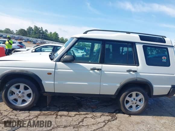 1999 Land Rover Discovery with VIN SALTY1240XA900096, listed as a IAAI auction lot 42380496 with 242,767 mi miles and . Bid and sale history available at DreamBid. Image 14.