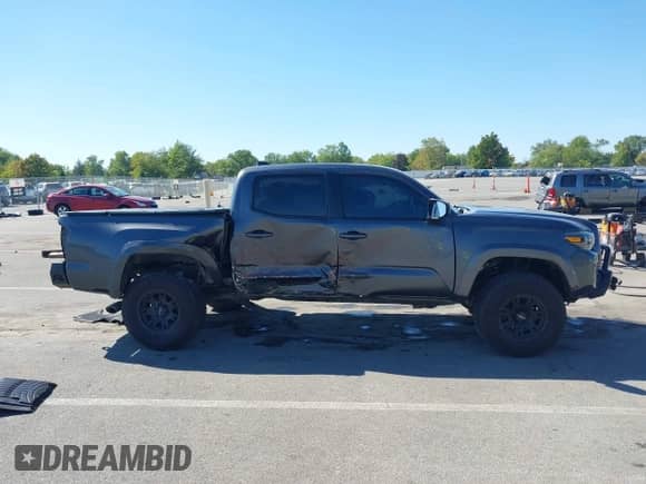 2017 Toyota Tacoma SR5 z VIN 3TMCZ5AN9HM105459, wystawiony jako IAAI lot #43321840 z przebiegiem 220 881 mil mil oraz . Historia ofert i sprzedaży dostępna na DreamBid. Obrazek 11.