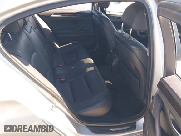 2015 BMW 5 Series 528i с VIN WBA5A5C57FD519696, выставлен на аукционе IAAI как лот 42853585 с пробегом 99 161 миль миль и . История ставок и продаж доступна на DreamBid. Изображение 8.