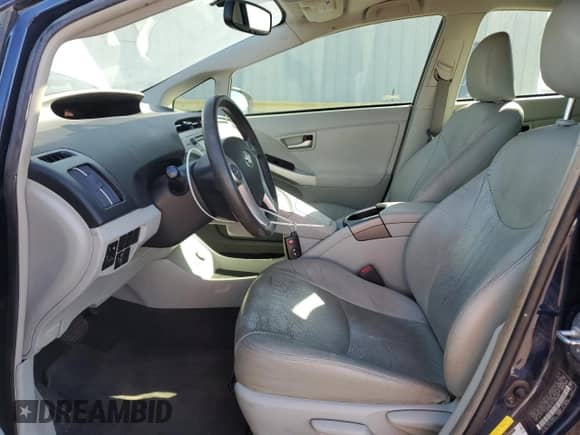 2015 Toyota Prius Two z VIN JTDKN3DU0F1890057, wystawiony jako Copart lot #84642525 z przebiegiem 97 300 mil mil oraz Szkoda całkowita • Salvage title. Historia ofert i sprzedaży dostępna na DreamBid. Obrazek 7.