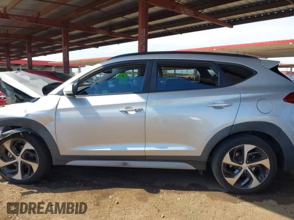 2018 Hyundai Tucson Value with VIN KM8J33A21JU817240, listed as a IAAI auction lot 43257404 with 81,892 mi miles and . Bid and sale history available at DreamBid. Image 13.