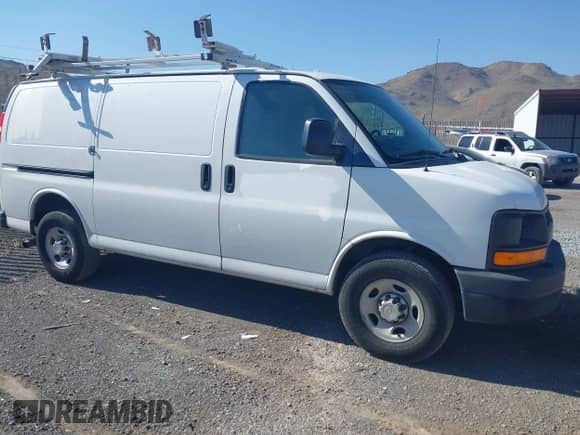 2013 Chevrolet Express Cargo z VIN 1GCWGFCA9D1141338, wystawiony jako IAAI lot #43226135 z przebiegiem 196 290 mil mil oraz . Historia ofert i sprzedaży dostępna na DreamBid. Obrazek 13.