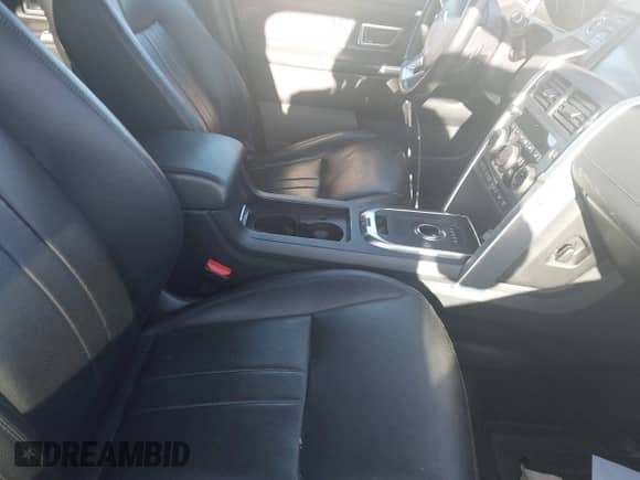 2018 Land Rover Discovery Sport HSE z VIN SALCR2RX6JH760704, wystawiony jako IAAI lot #42149802 z przebiegiem 99 999 mil mil oraz . Historia ofert i sprzedaży dostępna na DreamBid. Obrazek 5.